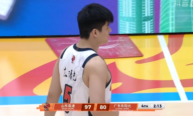 这场球输肯定得输，两个外援打不了，宏远伤病也多，打状态更好的山东队肯定是没戏的。