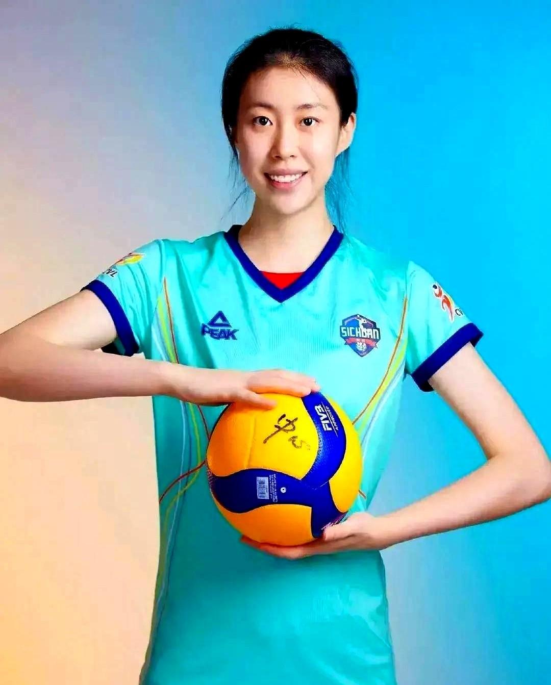 四川女排袁果公布恋情

四川女排主攻袁果与天津男排副攻王昌利恋情公开，王昌利20