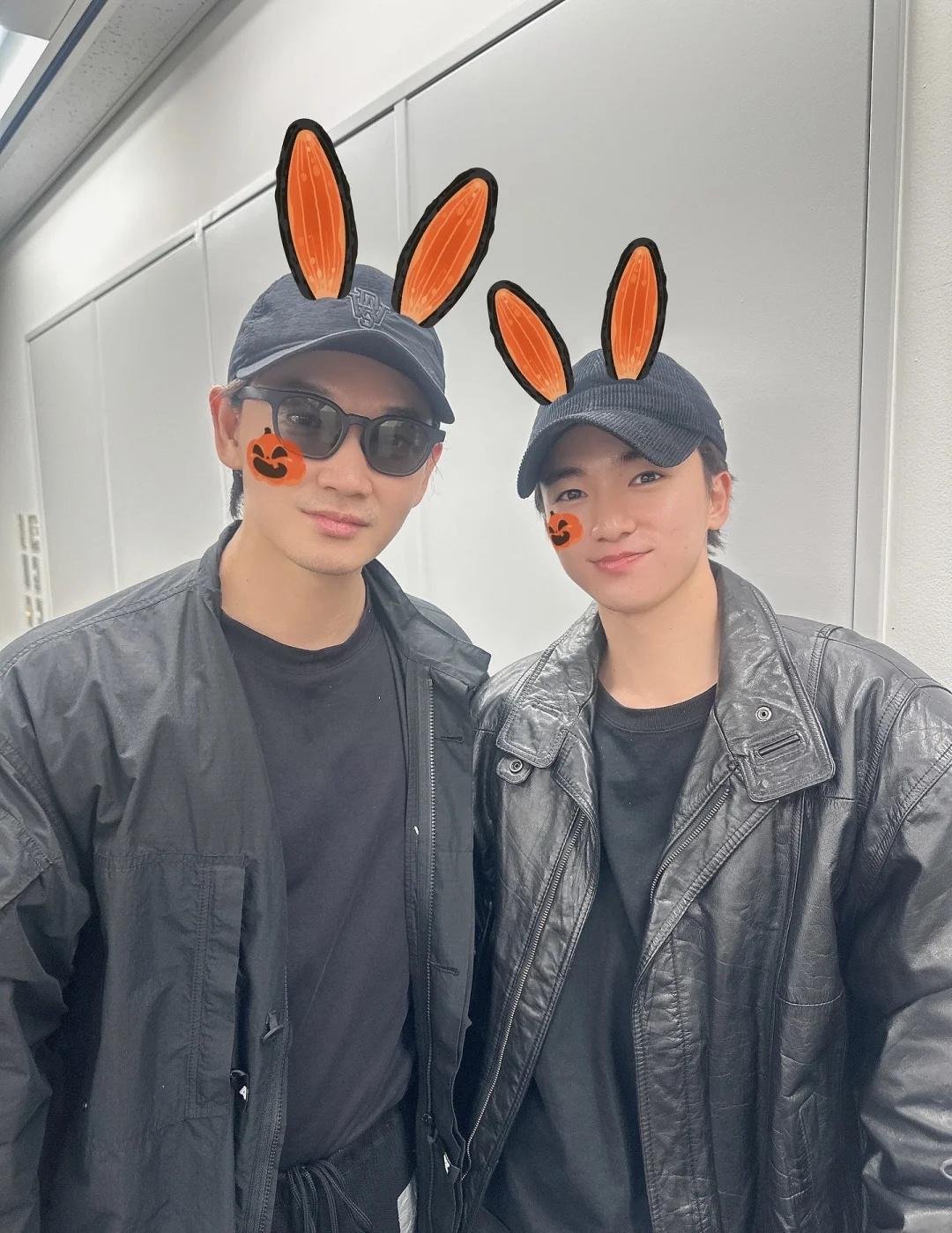 刚子和木户大圣万圣节合照
这个filter笑鼠
绫野刚 绫野刚是神 木户大圣 万