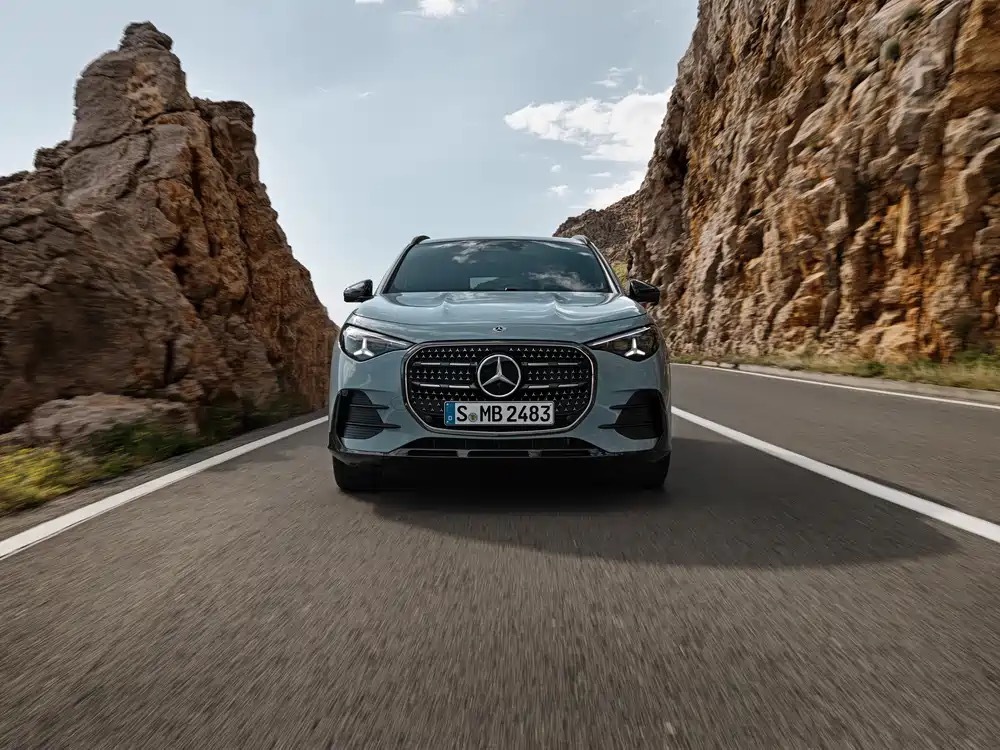 2026 款奔驰 GLA 8 月焕新上市，定位紧凑型豪华家用 SUV。新车延续奔