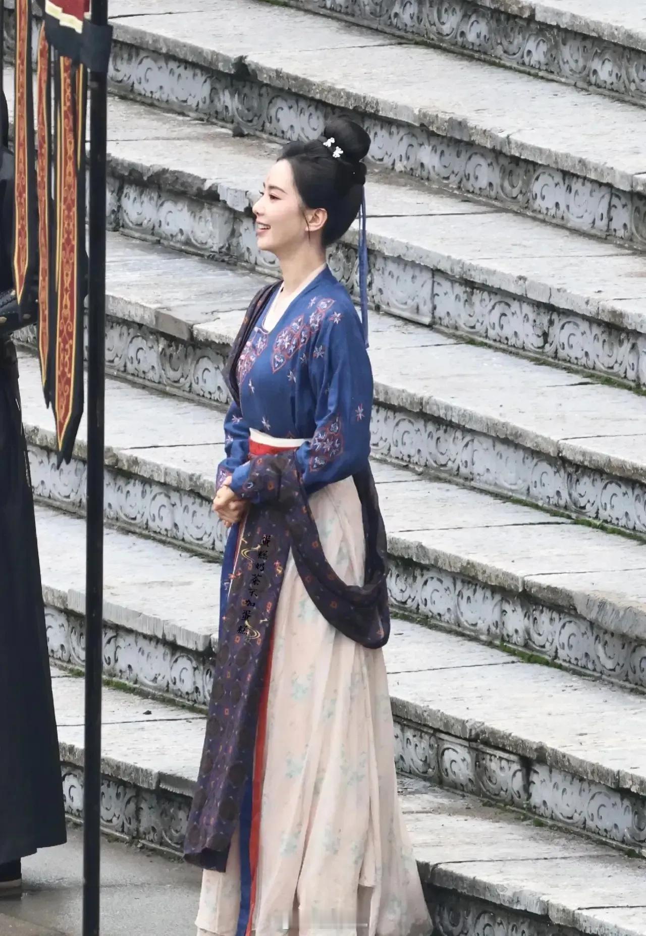 刘诗诗新剧路透，好素雅的造型～ ​​​