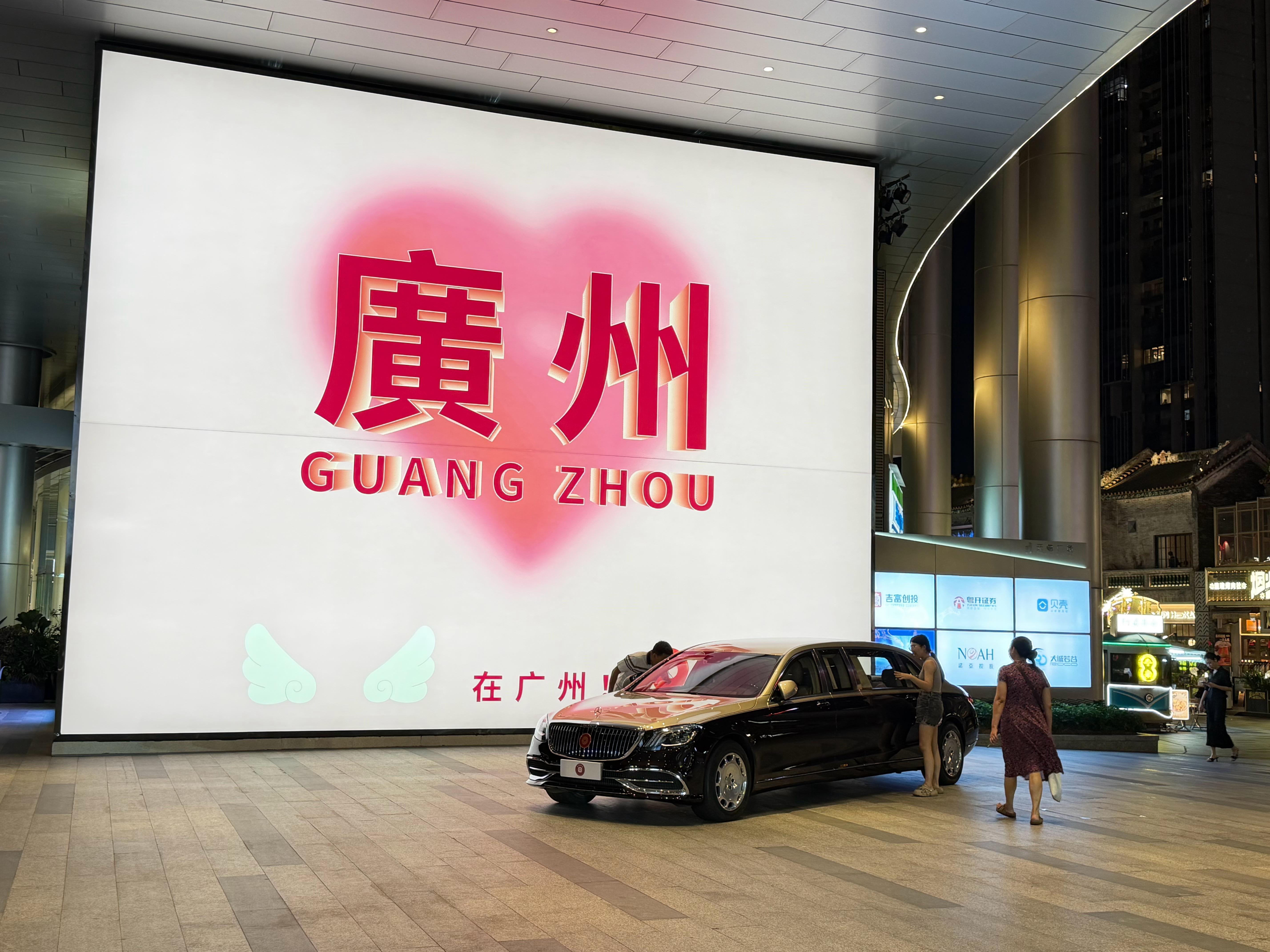 第一次见比迈巴赫更迈巴赫的奔驰，太顶了。 ​​​