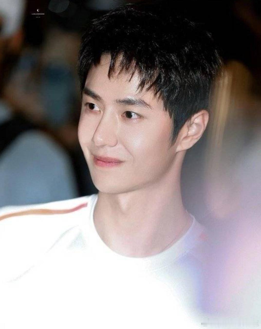 #王一博[超话]#今日份身份是火炬手王一博呀[打call][打call][打ca