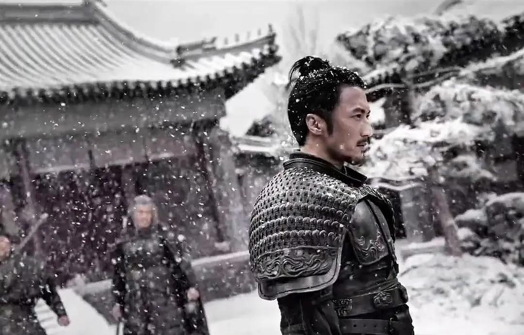 81岁的袁和平要息影，李连杰说：爬过来我也要演。
你想想看，这份人情有多重。
当