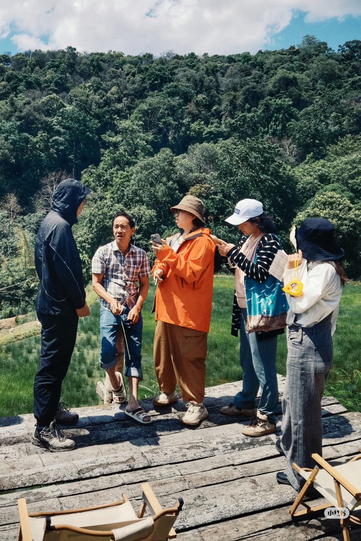 95后广东摩友返乡路遇夜灯侠第一批返乡大军已经进村了我一直觉得青年下乡蛮好的，我