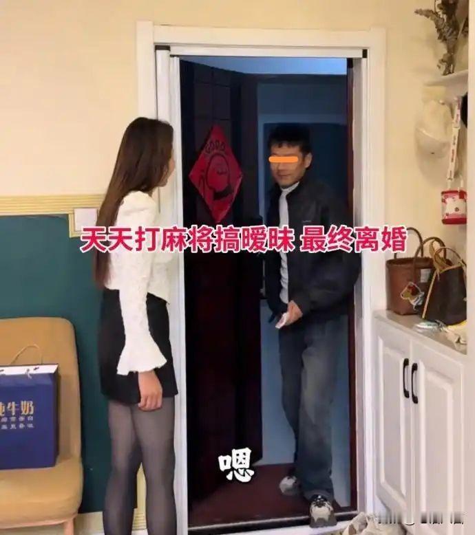 离婚后日子落魄，女子当场下跪求复婚，前夫狠心拒绝
 
陕西一名女子，婚后当全职太