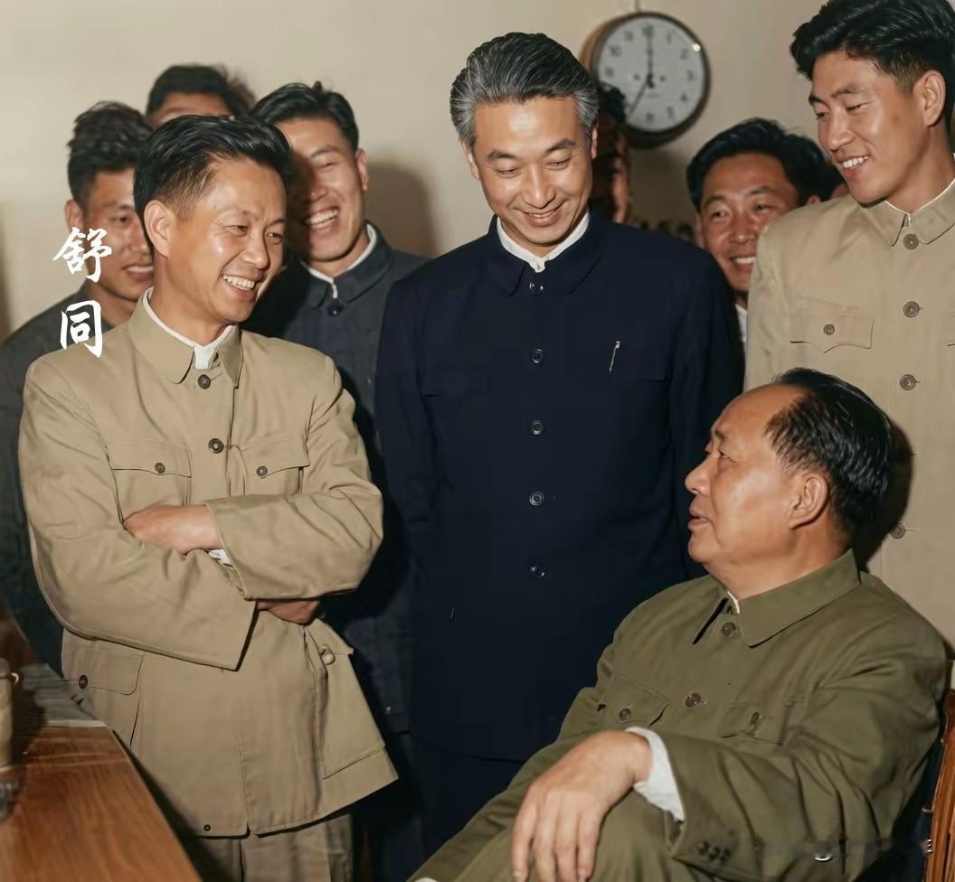 舒同，中国书法家协会第一任主席，被伟人称作“马背书法家、党内一支笔” 。
   