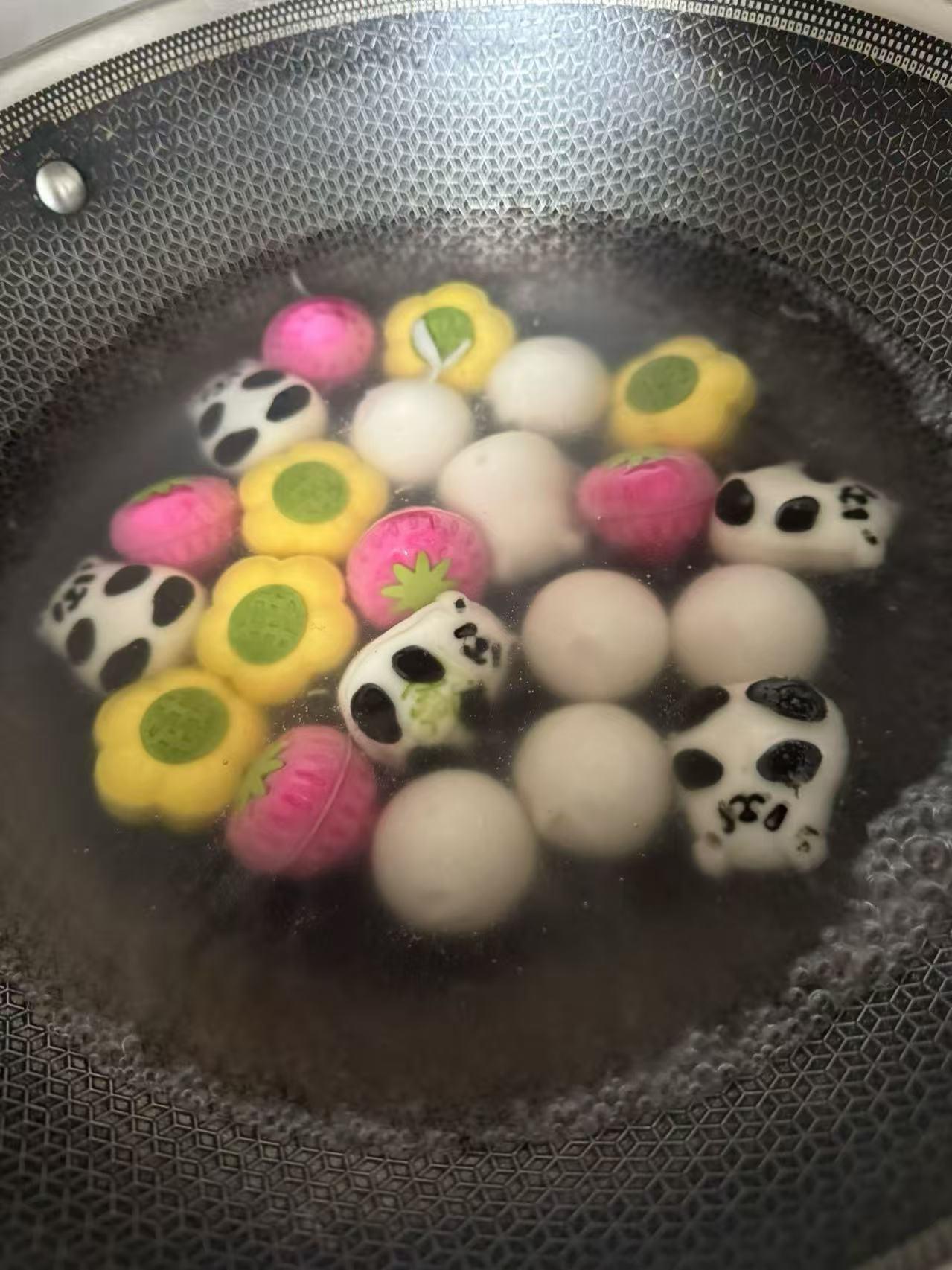 元宵节吃汤圆，这样吃才正确，你吃对了吗？
汤圆寓意团圆，但吃不对，甜蜜变负担。今