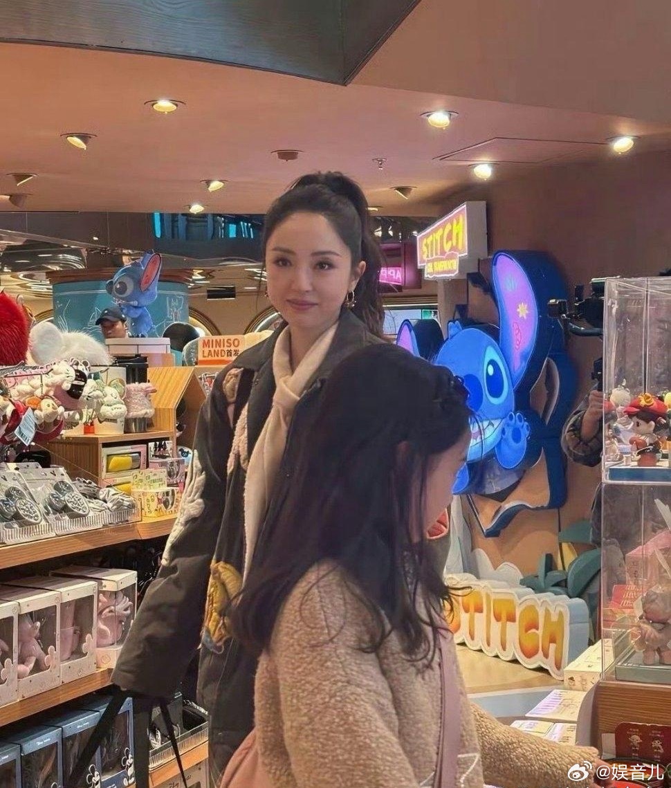 她这种状态最好了有颜有钱有女儿有自由 可以不用再婚了 