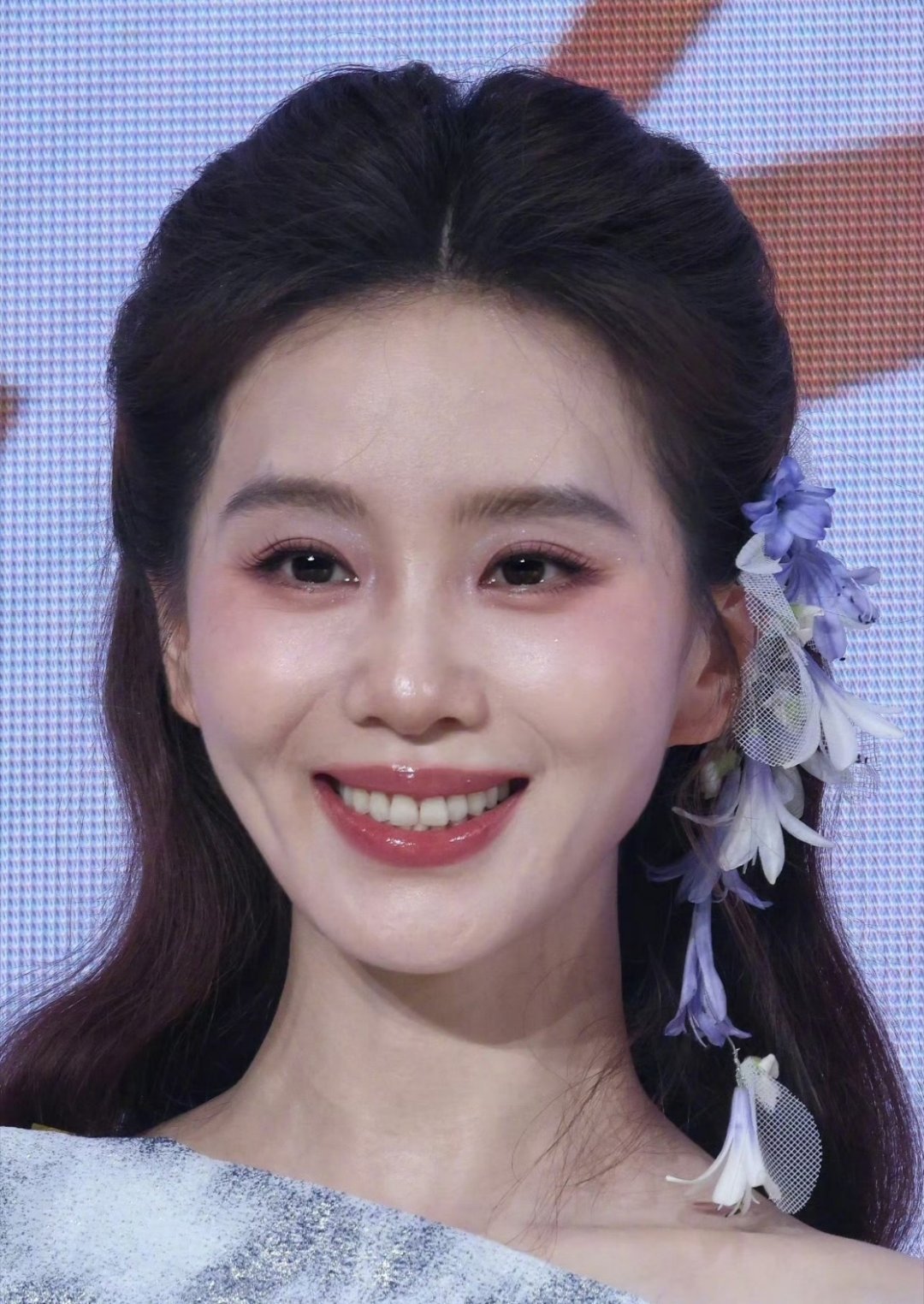 刘诗诗、刘亦菲 今日活动怼脸生图🈶，来感受一下刘诗诗水墨风高定刘亦菲冰晶玫瑰