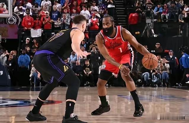 快船对阵湖人的这场比赛真是完美演绎了什么叫正义必胜。先不说双方打的如何，单就裁判