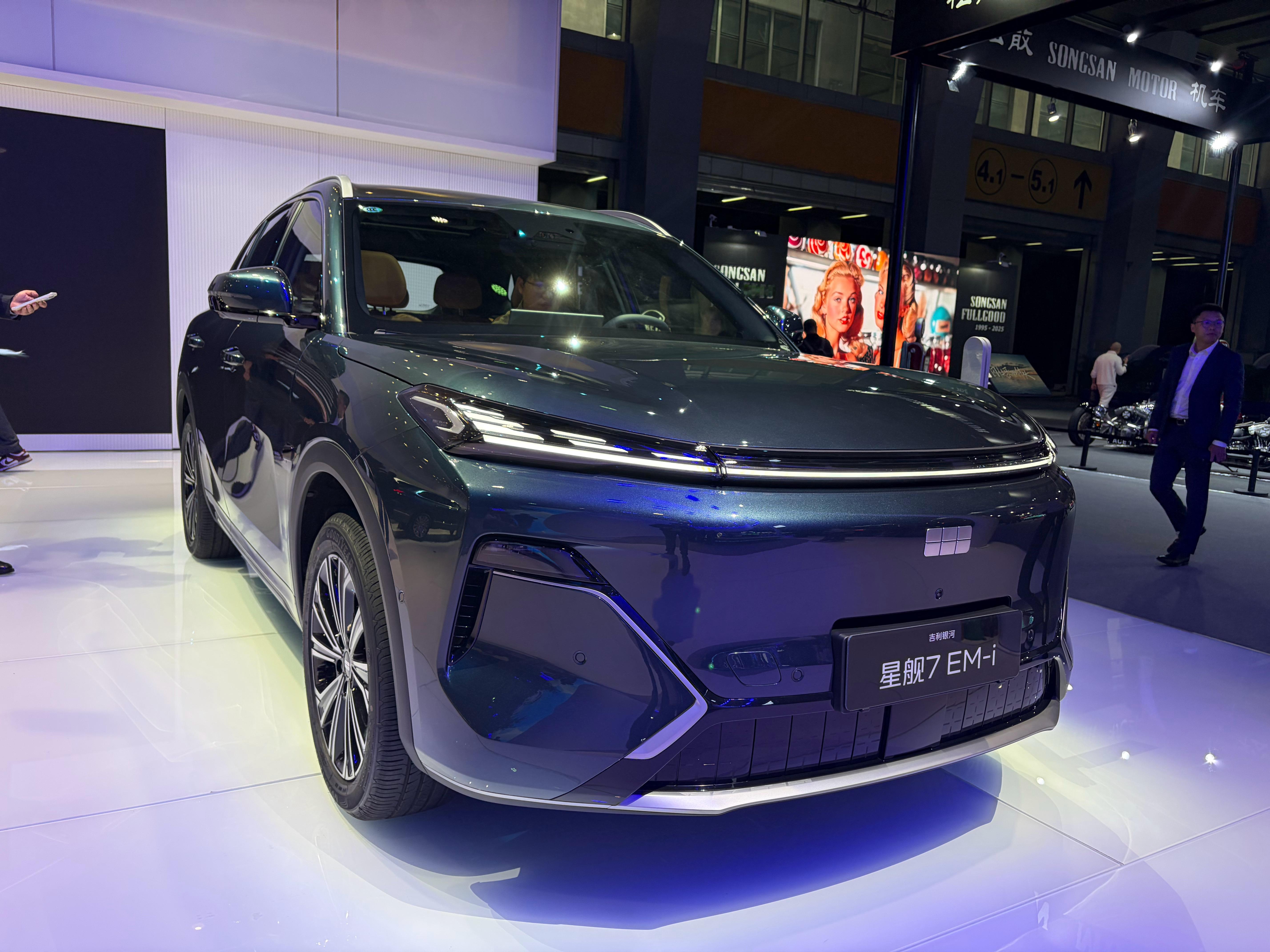 兄弟们们！广州车展看完，真觉得2026款吉利银河星舰7 EM-i是10万级电混S