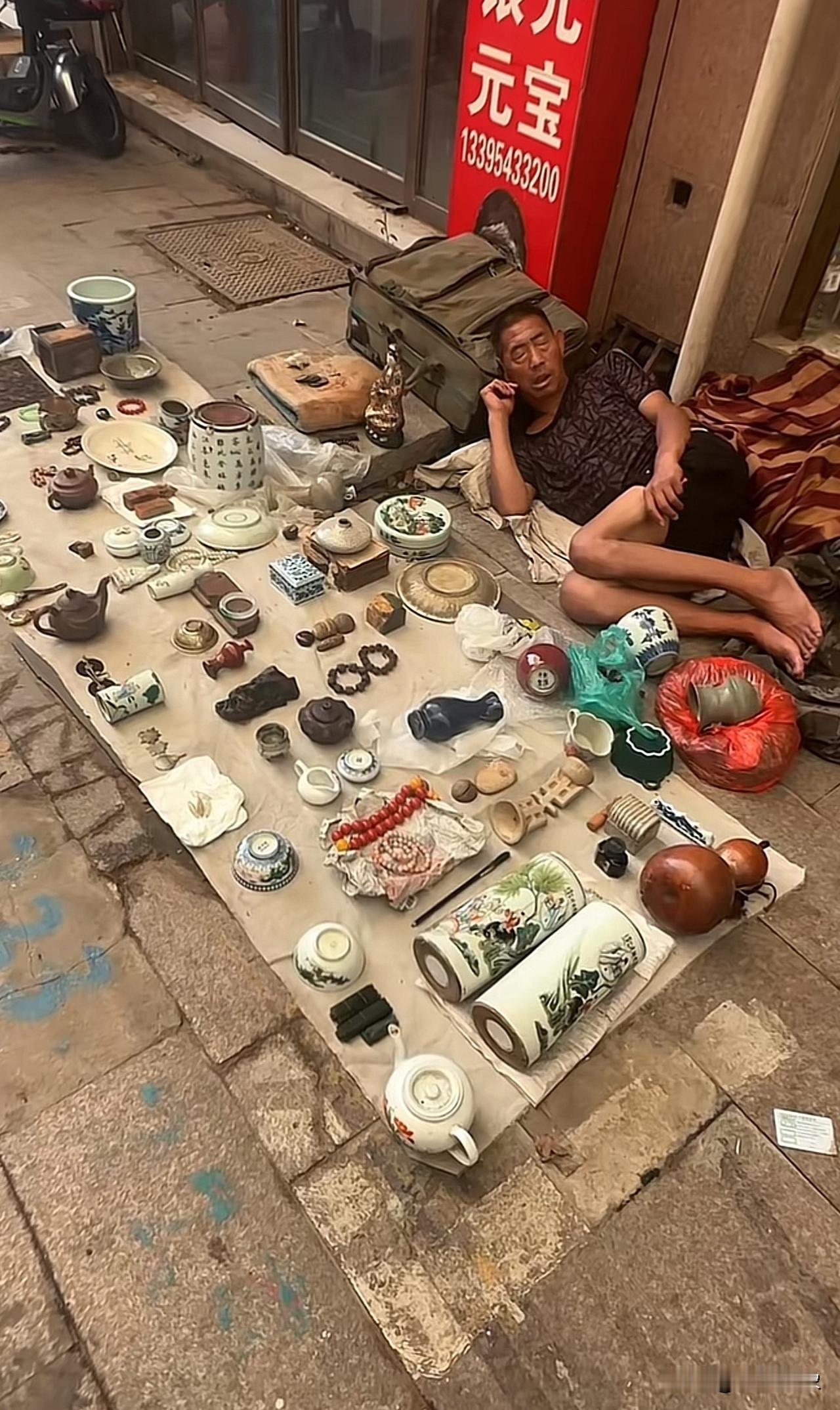 大叔呀，守着这一堆宝贝，你都能睡着？