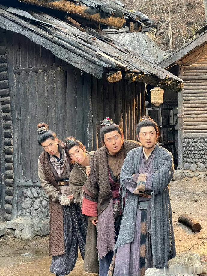 高卿尘满地下线高卿尘逐玉下线 杀猪小队的团宠满地就这样下线了，一句软软的阿姐还在