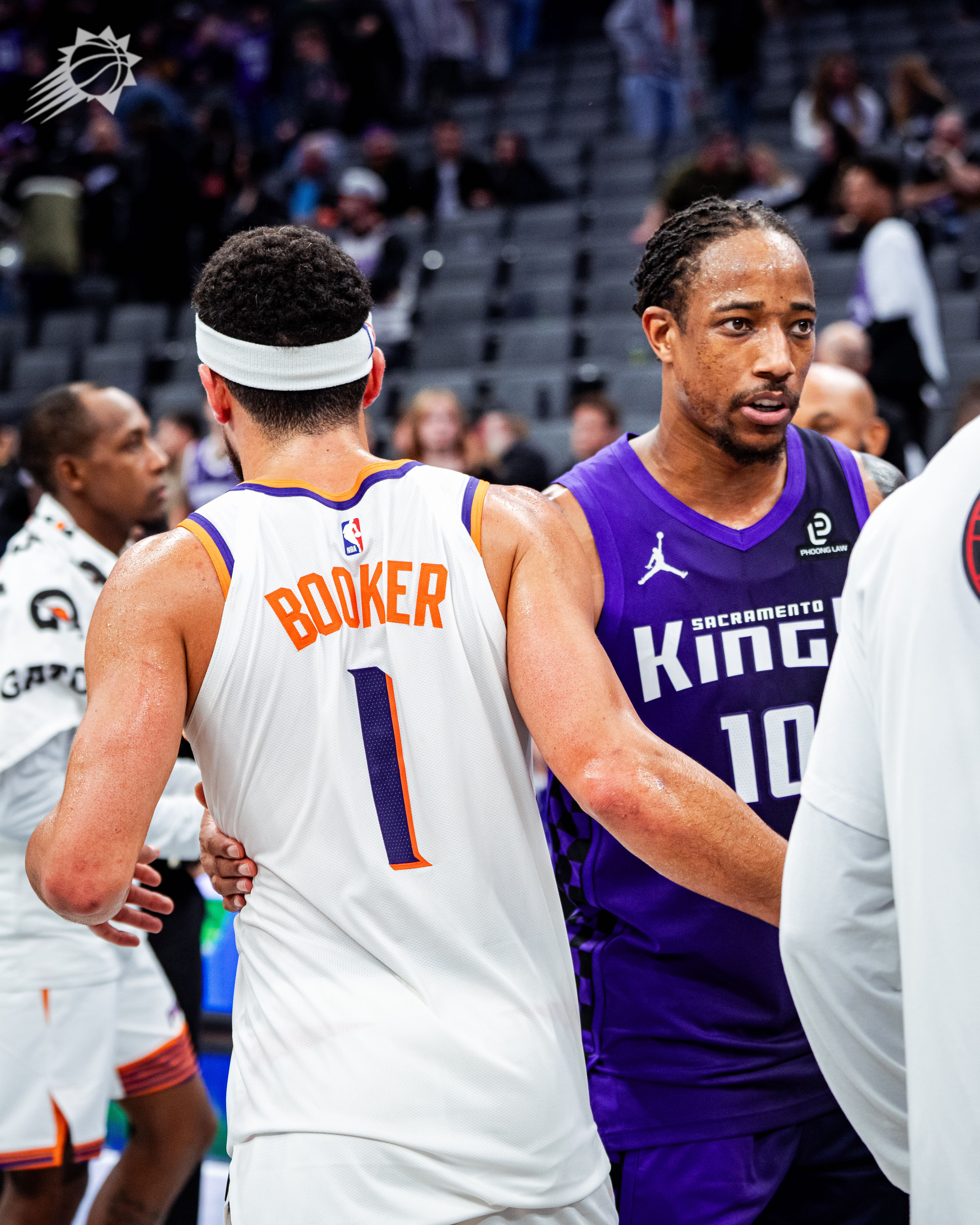 两队赛后短暂对话，既有尊重也藏着较劲菲尼克斯太阳旭日东升太阳vs国王