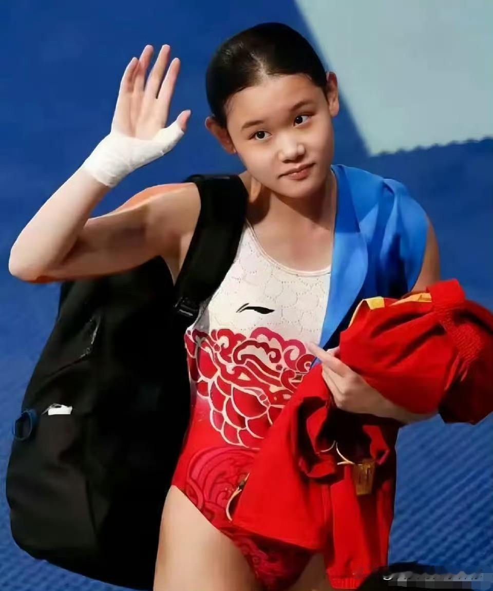 张家齐的比赛，
几乎每次都会撞上生理期。
她最近聊到这个事，很坦白，
说就是硬扛