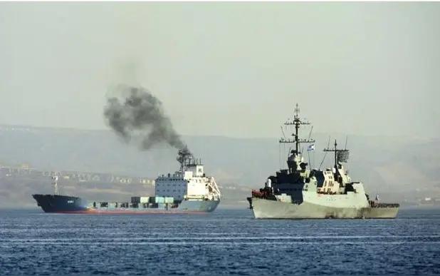 前不久，美国宣布向台出售价值110亿美元军火，包括火箭炮等一些先进武器。按道理来