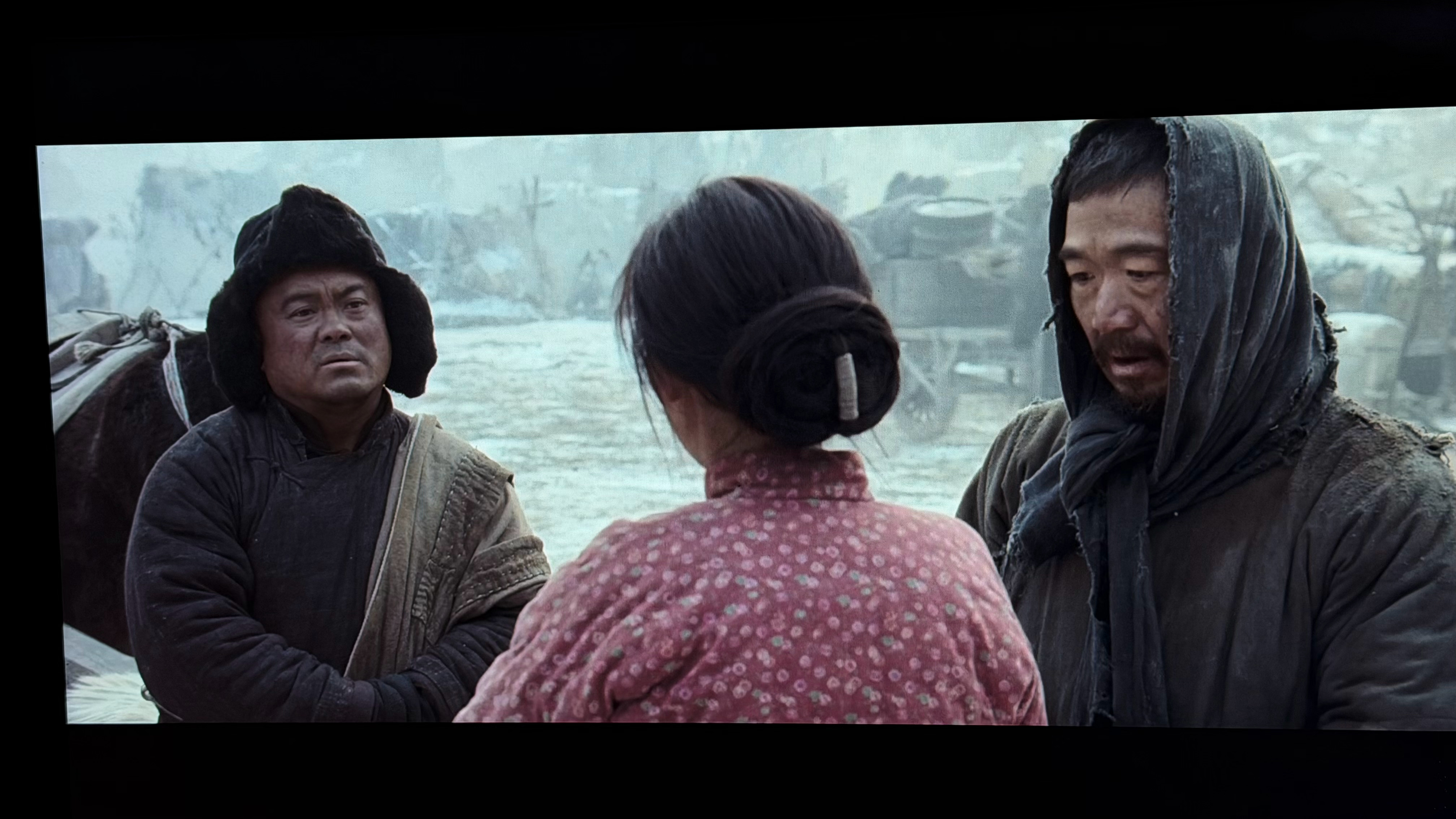 温故1942，『1942』是冯小刚最好的作品🎥……300万人 饿死，野狗吃人?