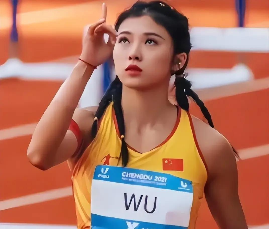 人家就喜欢涂口红，跑比赛，怎么啦
我觉得挺漂亮！爱美之心，人皆有之！[比心]
这