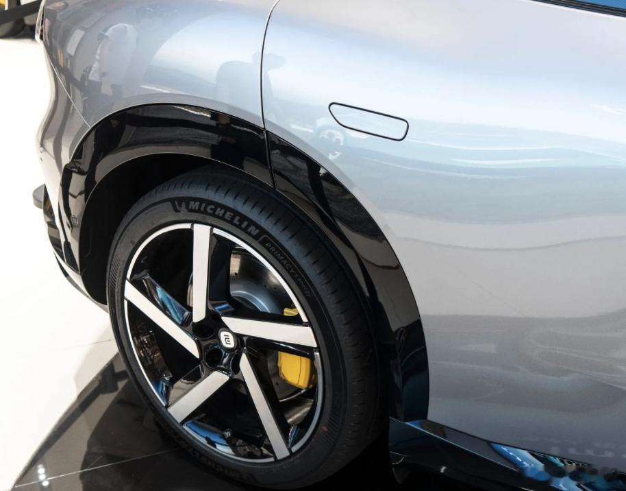 2026年，小米汽车的交付目标为55万辆，2025年小米汽车销售41万辆。桑之未