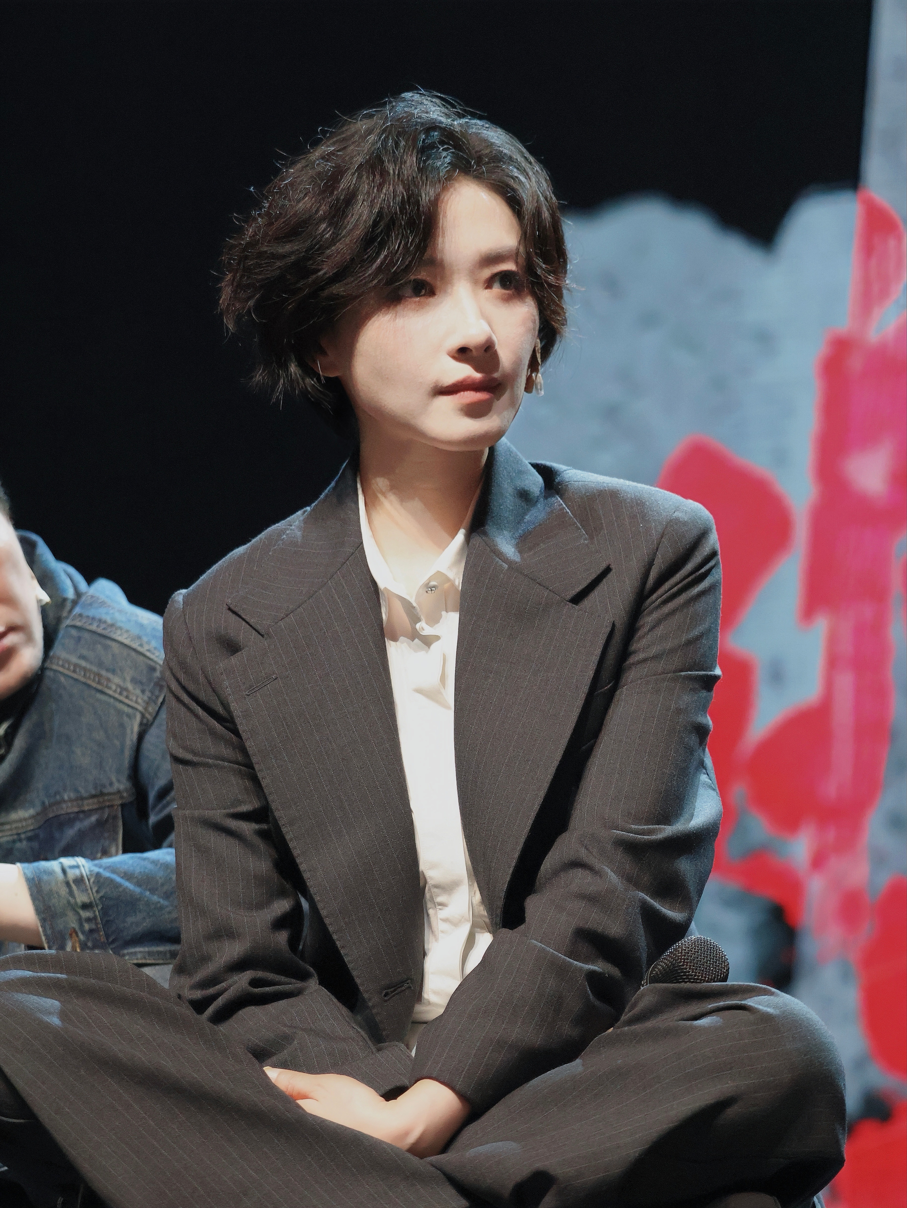 万茜[超话] ｜万茜你好打劫 ｜万茜icy  你值得一切美好——人群中央的掌声，