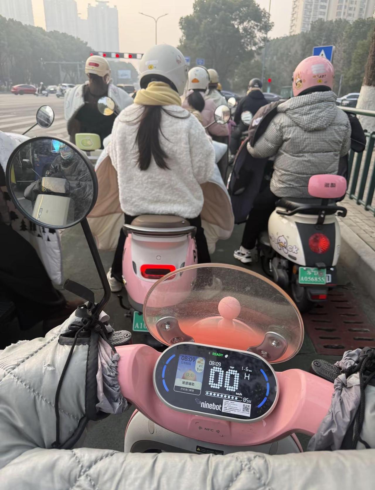 大冬天的 算了 和你们开四个轮子的说不清楚