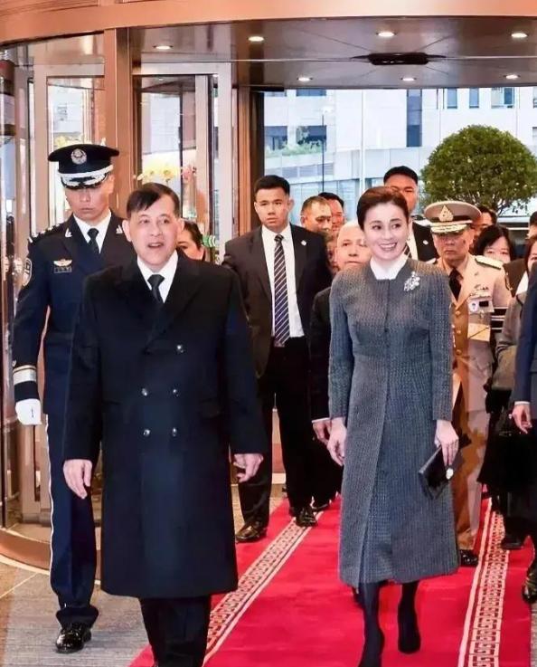 泰方高层宣布了！中方将采购50万吨泰国大米的消息。按近年数据测算，50万吨约占我