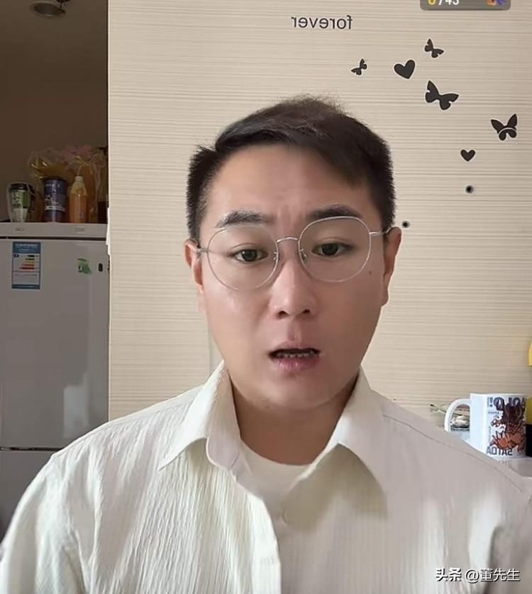 杨议徒弟薛博文退出阳光相声社这个事，
最近还上了热搜！
起初看到这个新闻，我还以