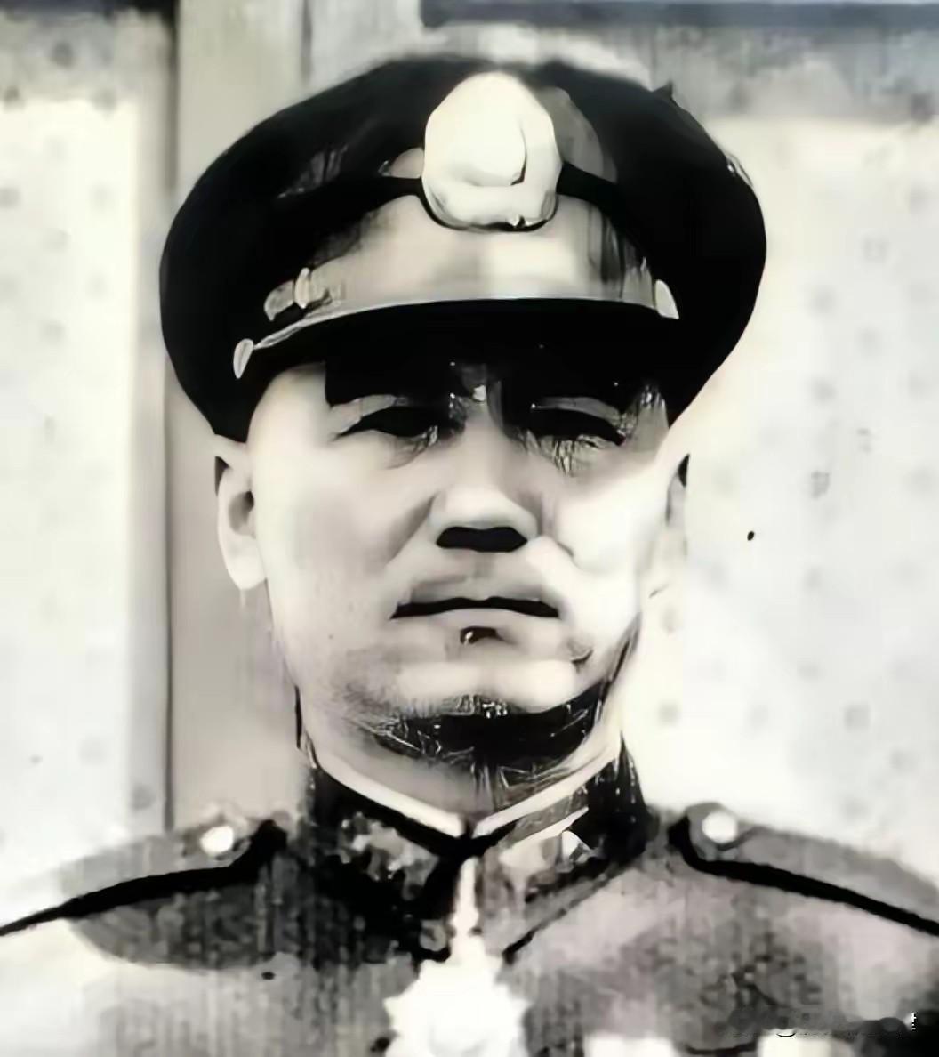1949年军长决意起义，心腹参谋长当众反对：宁愿战死，绝不投降！
 
1949年