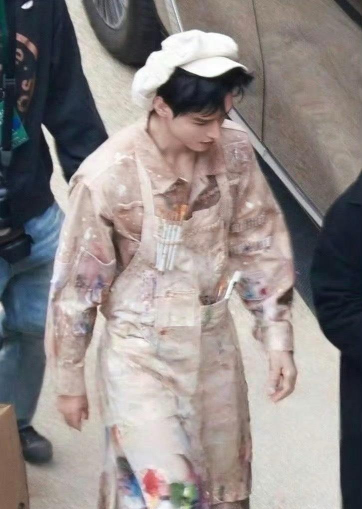 龚俊[超话]龚俊vogue小画家造型路透龚俊vogue上班路透啊啊啊！期待帅气亮