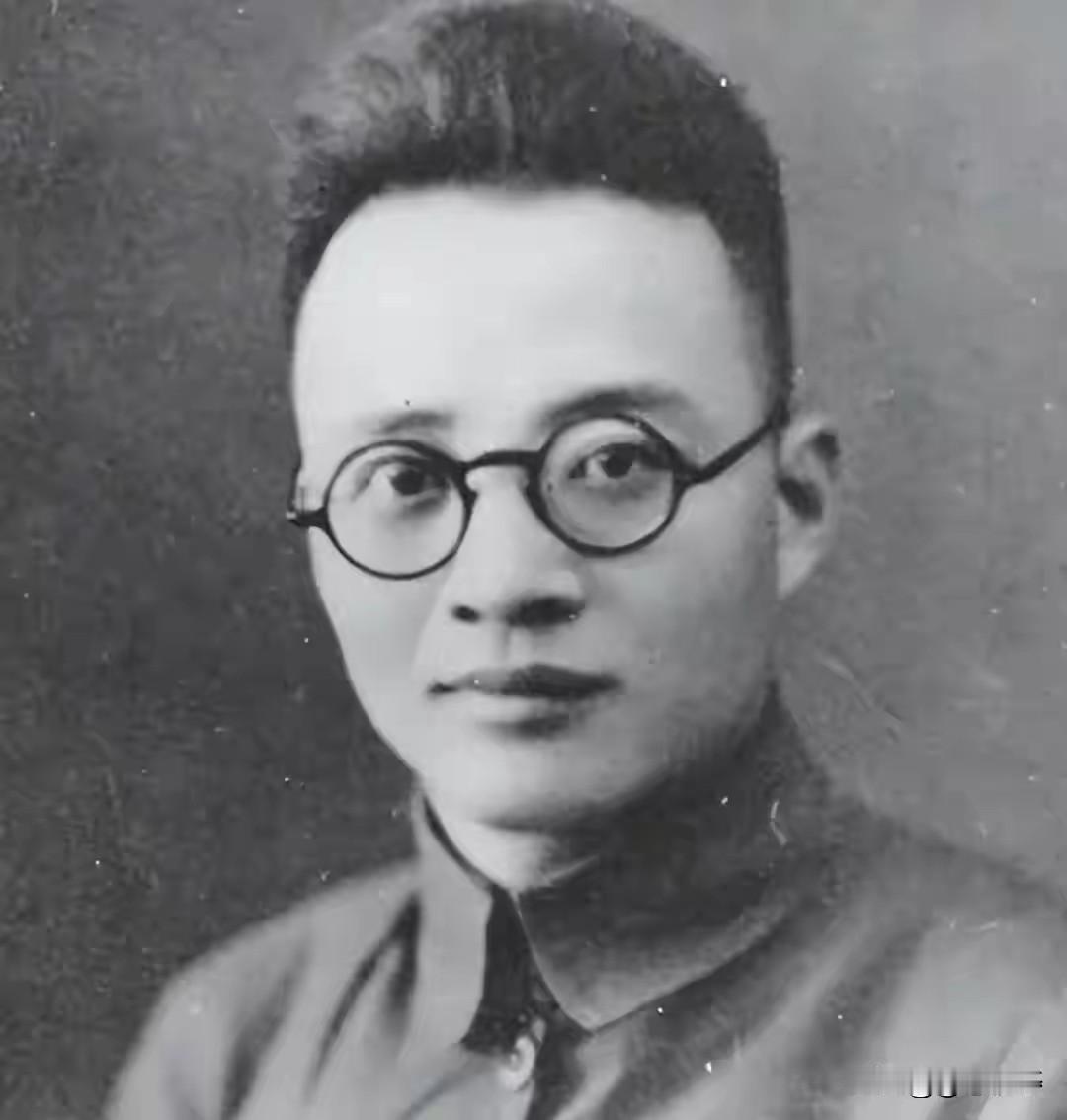 一页档案看哭众人！38岁殉国的早期伟人，身后子女颠沛流离让人破防
 
1949年