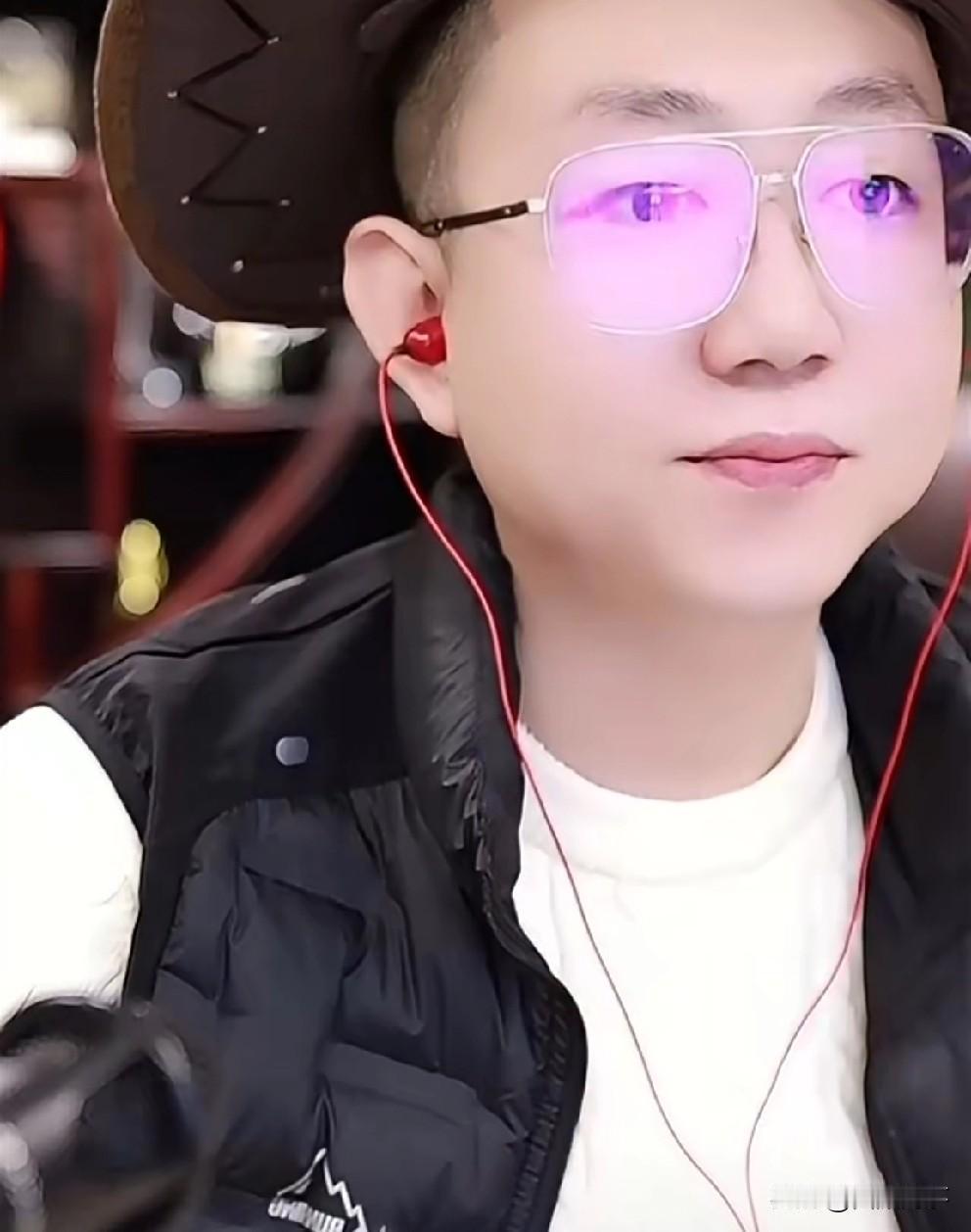 T佑抵达哈尔滨，王小源吐槽“源佑手”哥仨会议变众人议事！

          