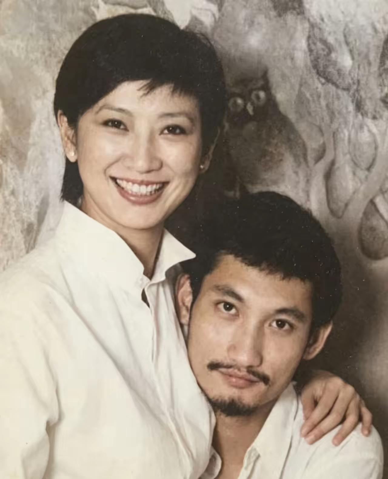 我敢说，
施南生去世，
现在全世界最后悔的人，应该就是徐克了吧～

二人相伴走过