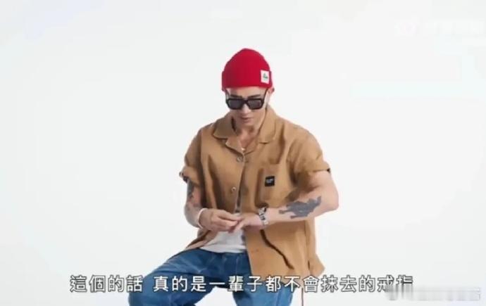 具俊晔是真会啊！身上到处都是有关大S的纹身，怪不得汪小菲输得那么惨[二哈] ​​