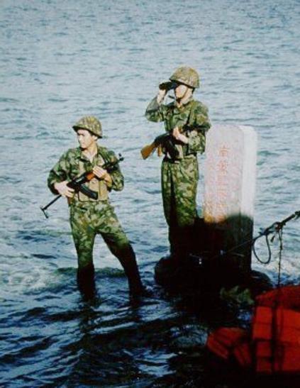 1990年，我国驻南薰礁的11名战士突然失联，后来派船过去查看，才发现11名战士