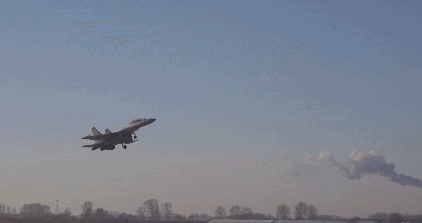 1月11日，据央视军事网站报道，2026年新首训练任务拉开序幕，近日，中国🇨?