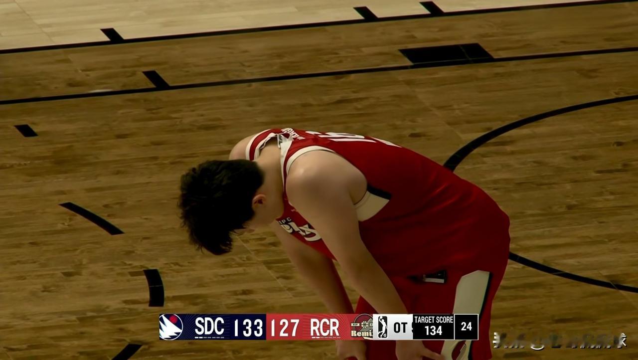 开拓者超级新星杨瀚森真是太让人心疼了！在今天进行的撕裂之城混音和圣地亚哥快船的比