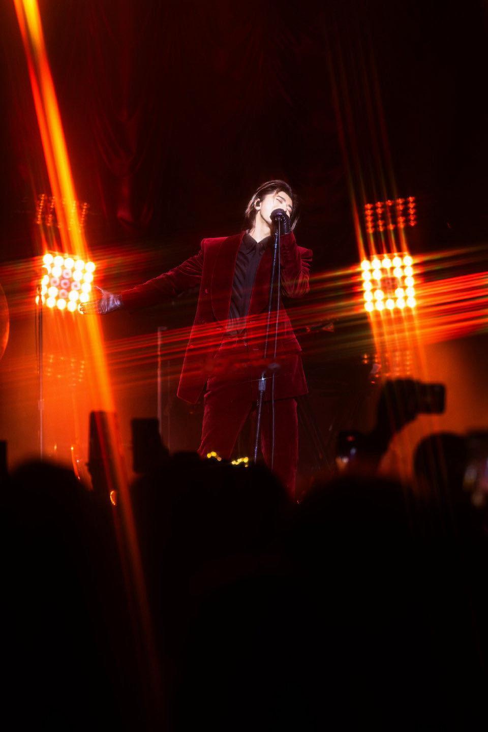 蔡徐坤早知道耳返烂在耳朵里蔡徐坤秋衣塞裤子里也能很性感 蔡徐坤被daddy声喊到