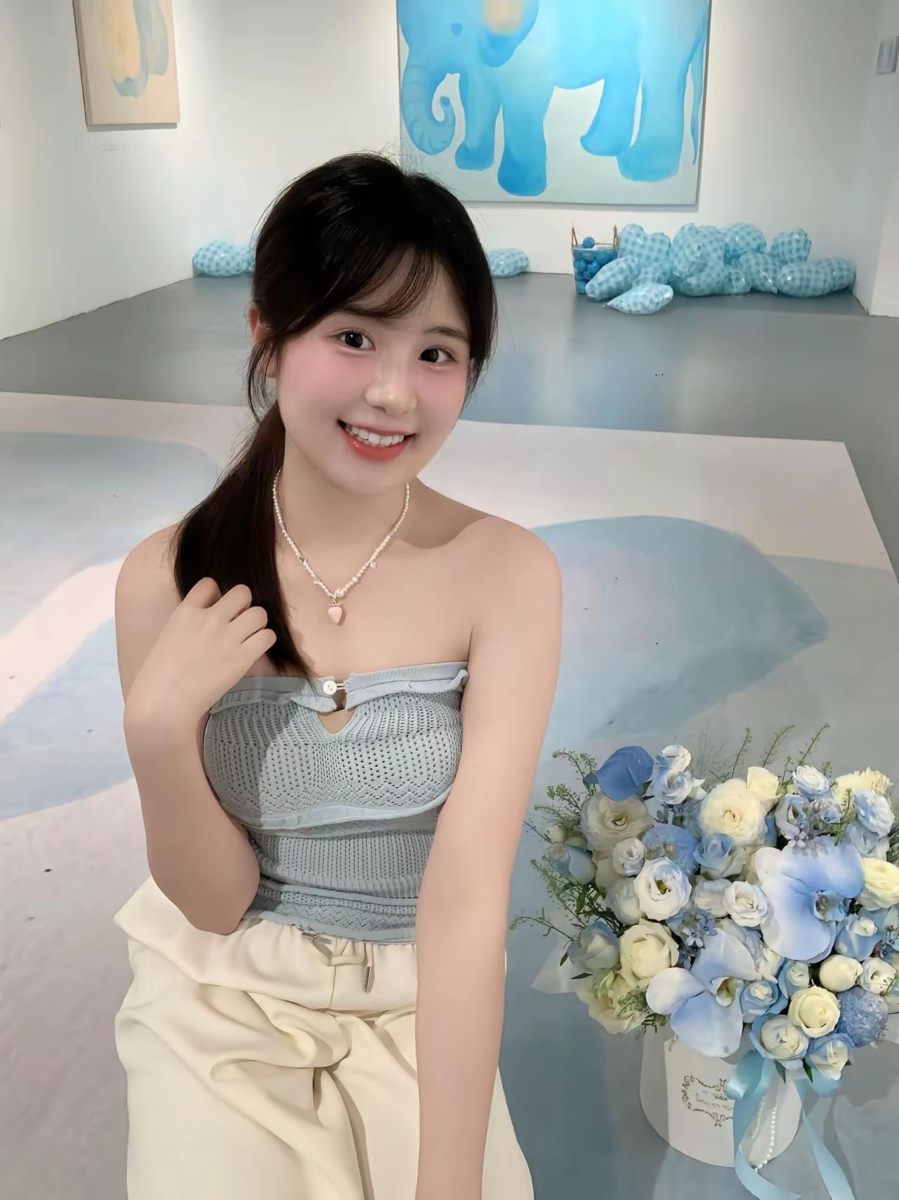 花前笑语，春意盎然。