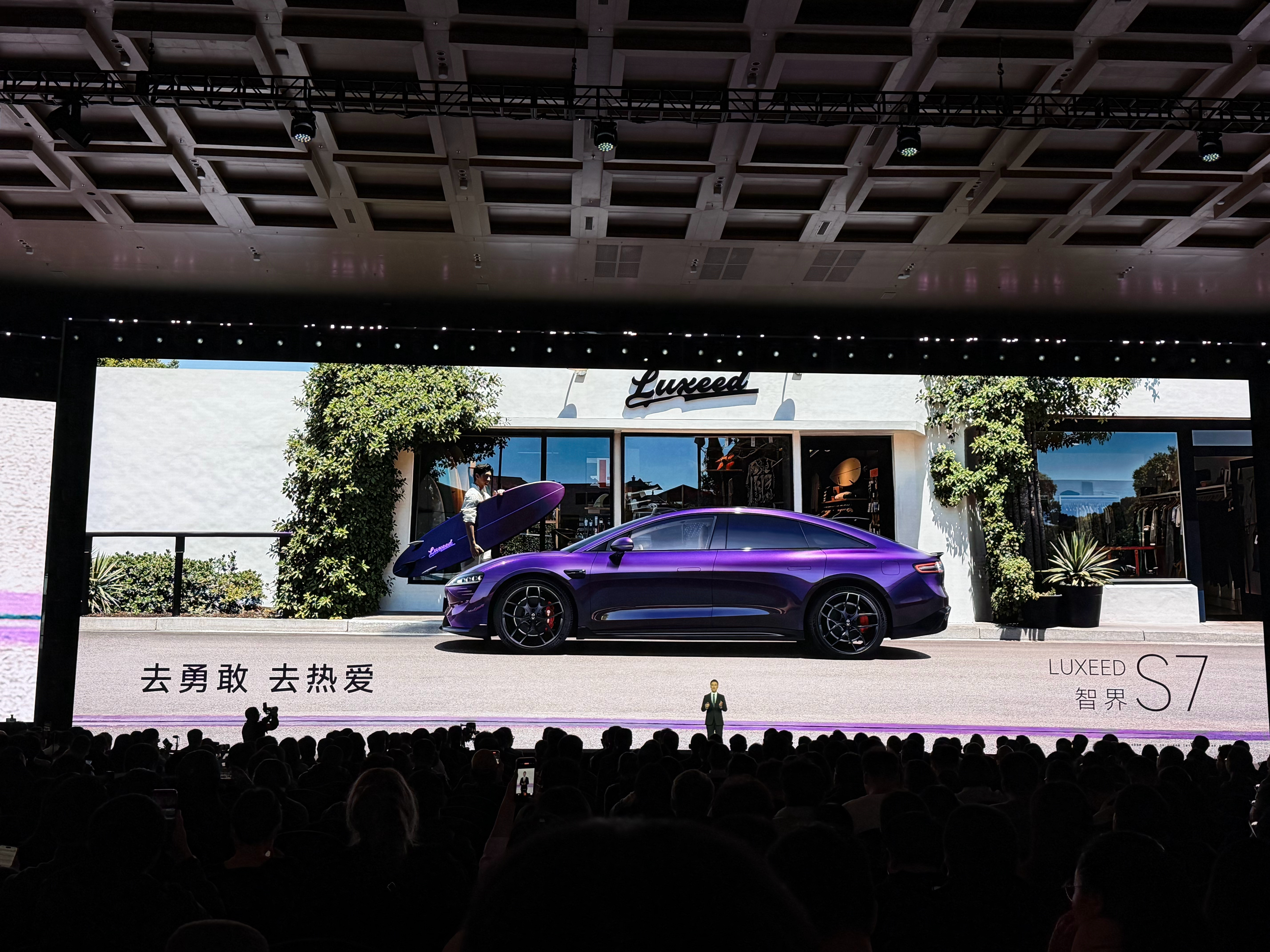 别人一场发布会就发一款车鸿蒙智行发布了：新款享界S9、S9T：31.98万起；新