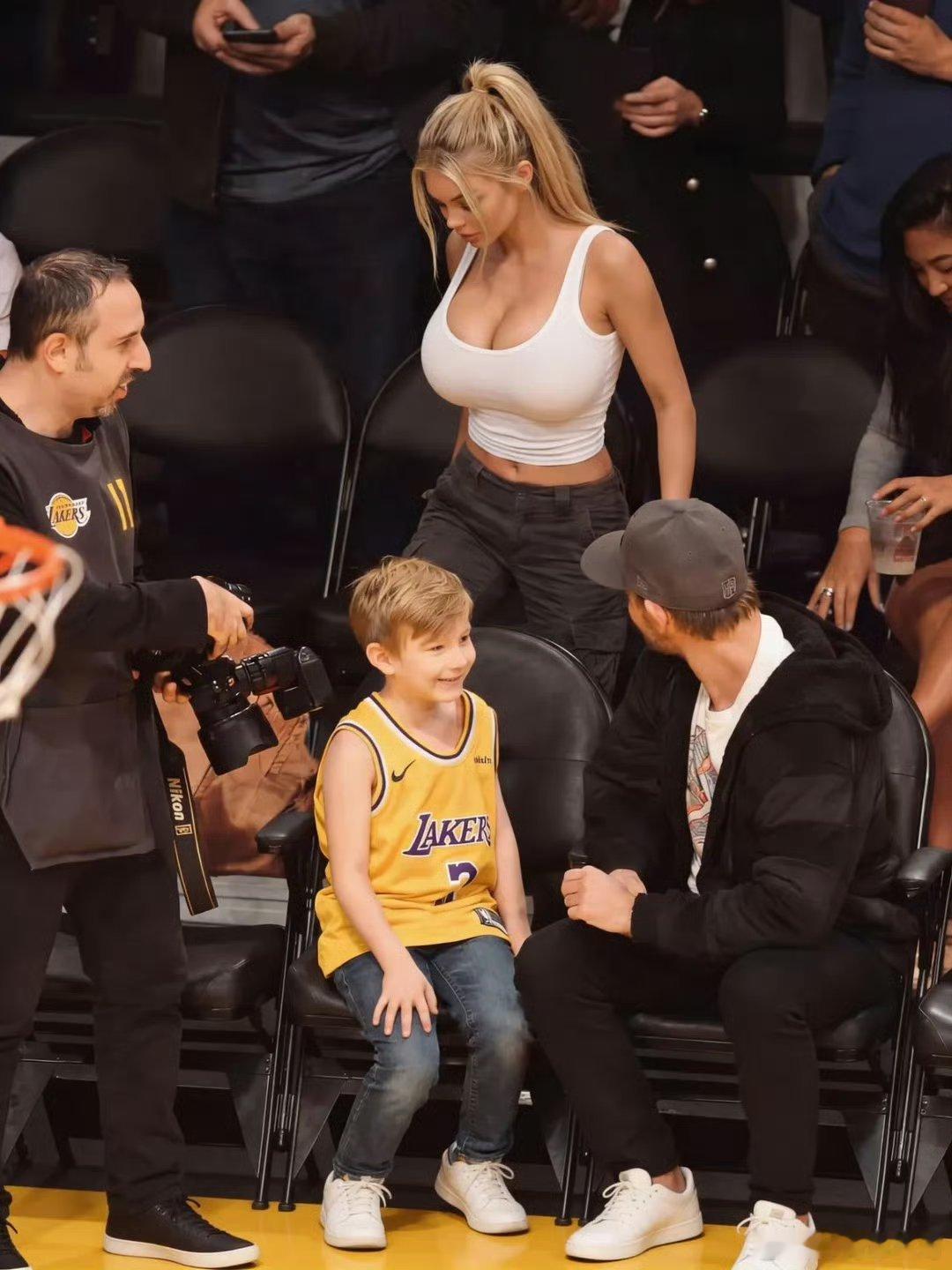 NBA 在这个位置看球，门票需要多少钱？ 