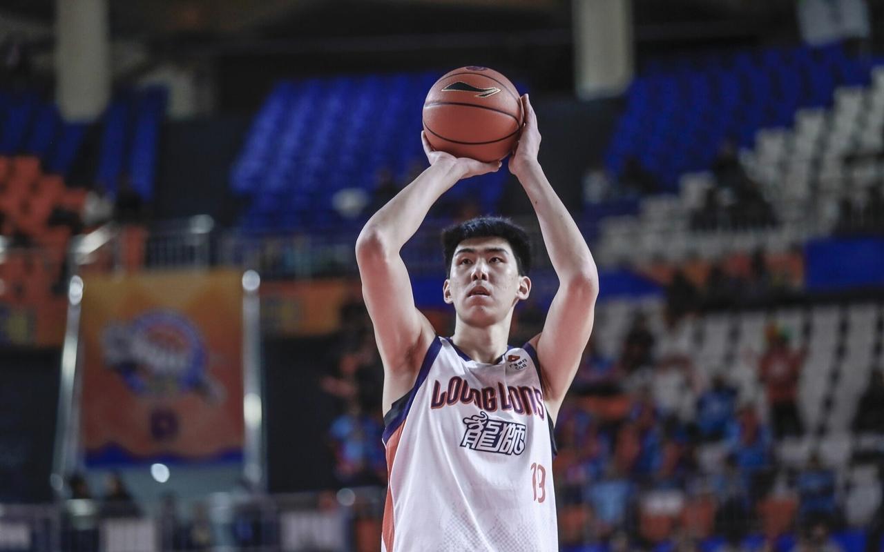 徐昕获得多支NBA球队试训邀请，其中包括马刺和凯尔特人等强队！

刚结束CBA季