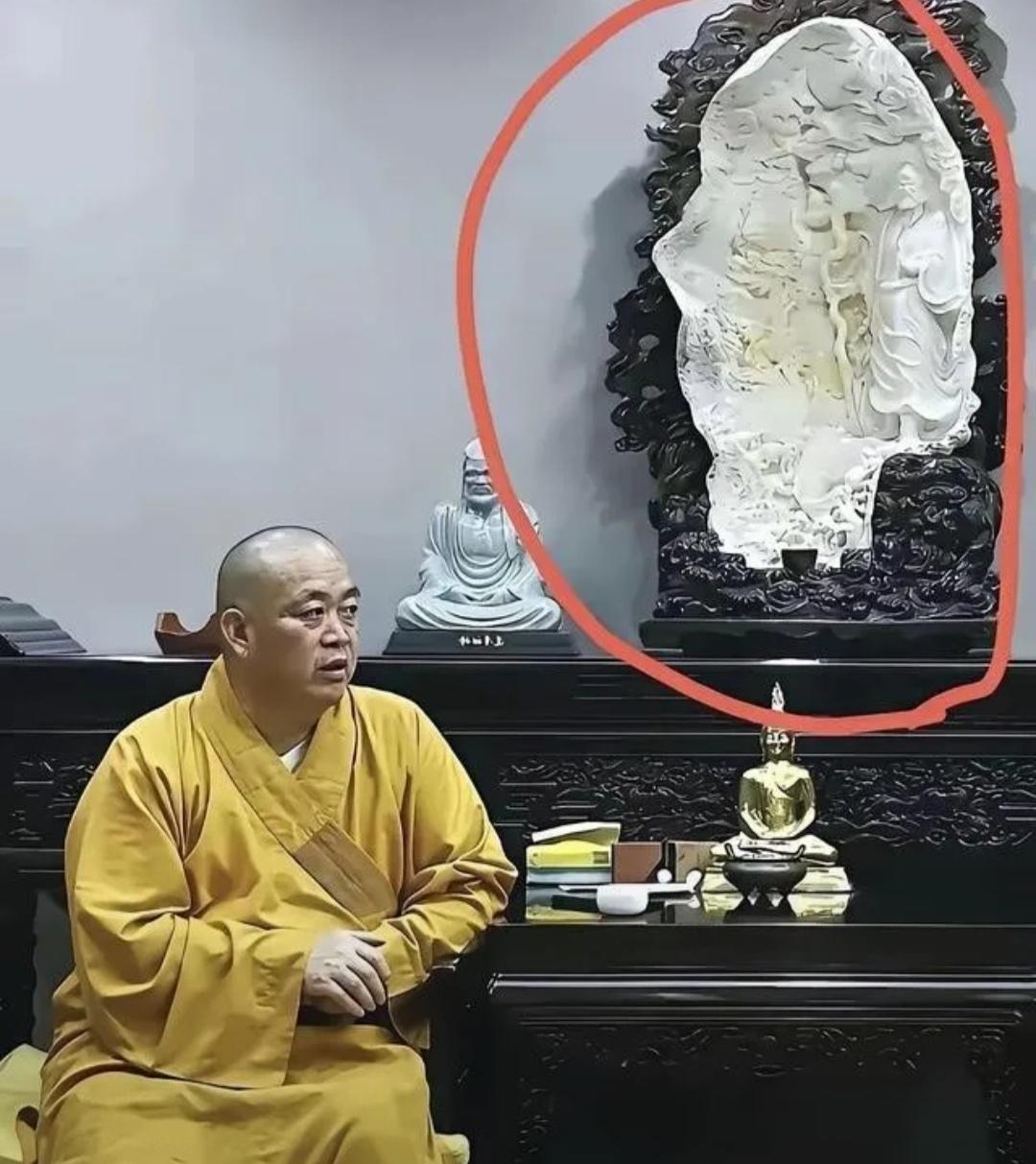 释永信被曝私藏砗磲达摩像，这东西是国家一级保护动物，买卖违法。
砗磲在佛教里是七