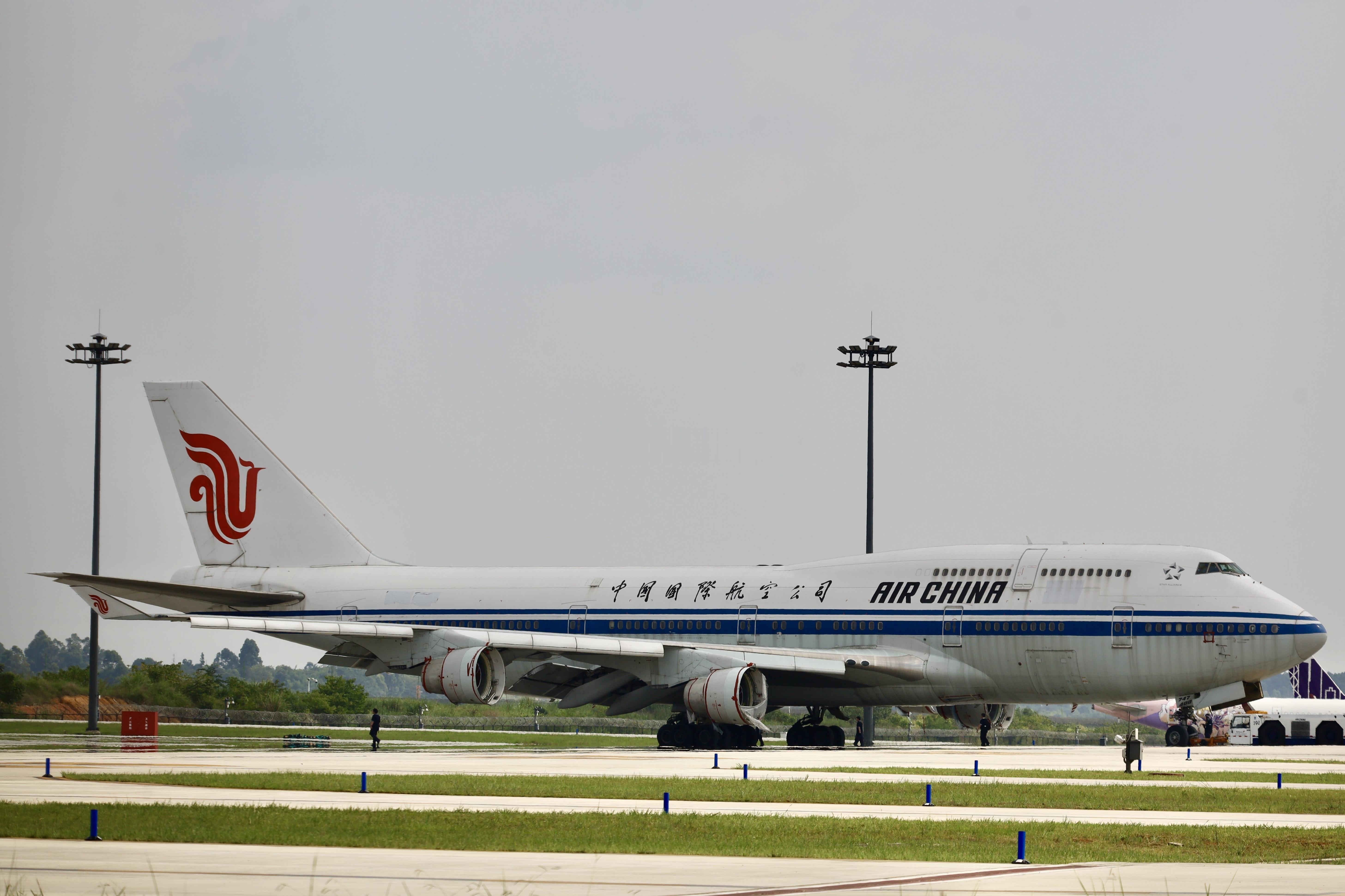 原国航B-2445/B744最近在空客成都全生命周期工厂从原来的固定停机位转到了