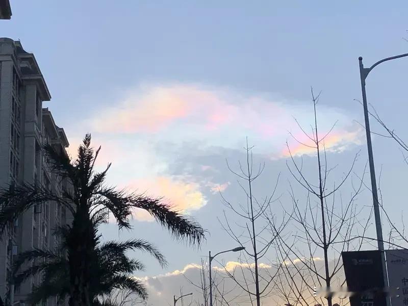 都说聪明人比一般人多了个什么，从脑筋急转弯的角度看，那就是“心眼”。这里的“心眼