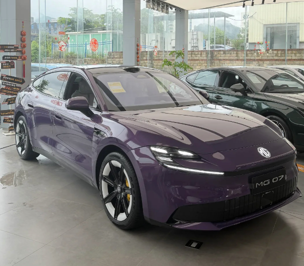 MG07 开启预售，12.59万-16.59万元。首搭Momenta R7世界模