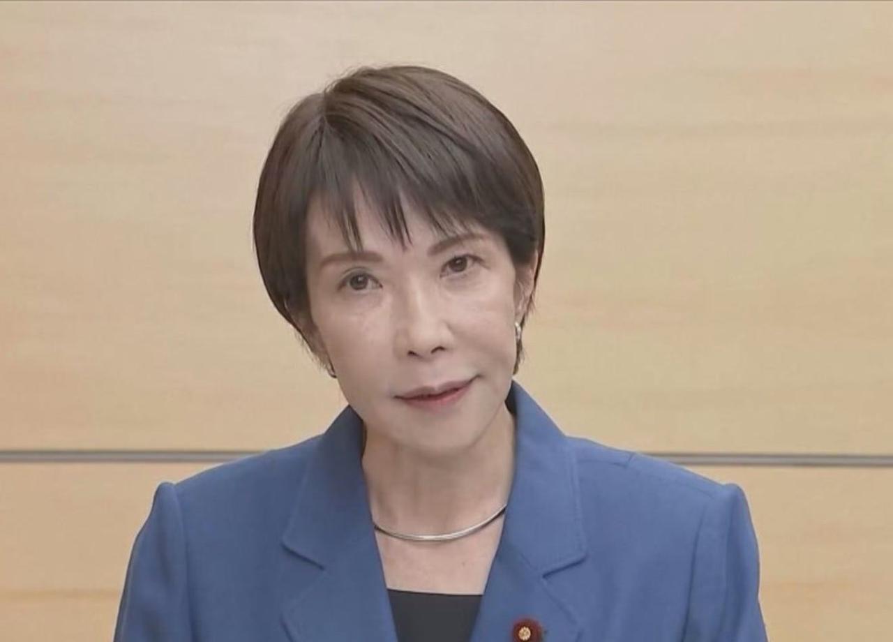 这不是胡扯吗！提意见用得着翻墙带刀？幸亏咱们的人发现及时，没出事。这事儿背后八成