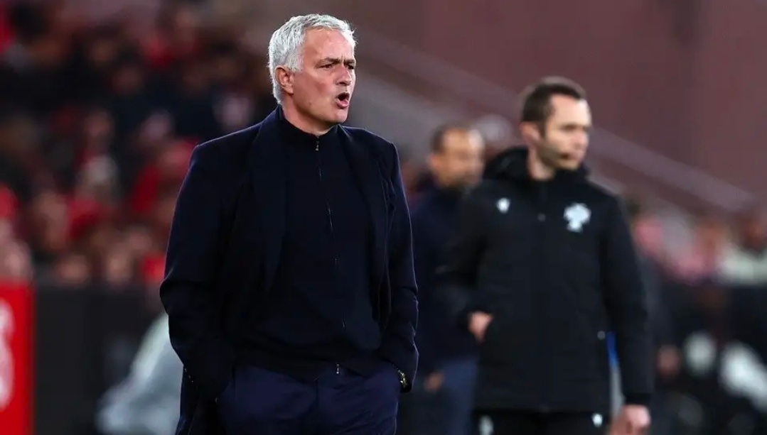 连续9场不败！穆里尼奥光环重现在2025/26赛季葡超联赛第15轮的一场较量中，