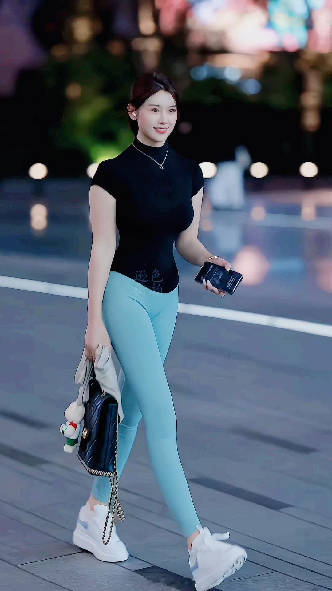 l【成都街拍】周四，宝贝们早安！丨摄影拍照每日穿搭