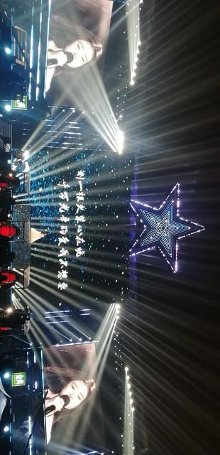 《浪姐》的现场真唱舞台太绝了！就说那英组的《凄美地》，那英一开嗓，醇厚的嗓音瞬间